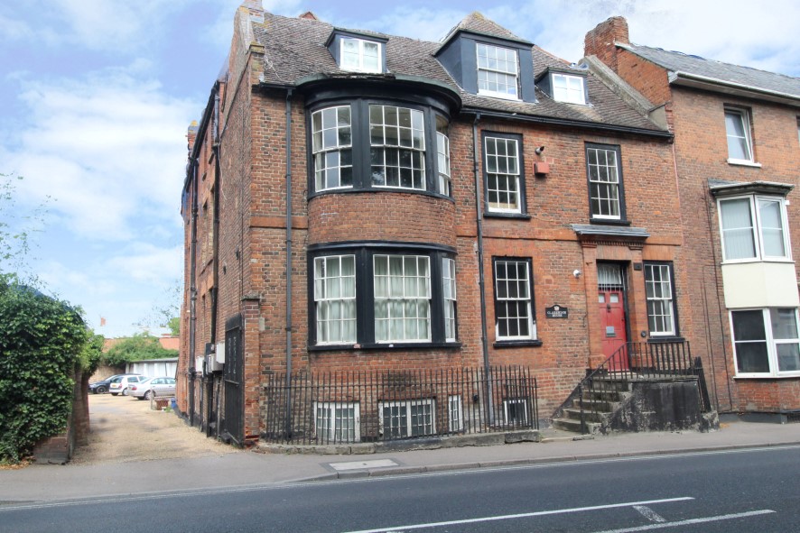 Flat 2, Clarendon House, 194 High Street, Newmarket, Suffolk, CB8 9AP