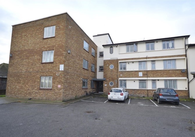 Flat 1a Claire Court, 23 Commonside West, Mitcham, Surrey, CR4 4HA