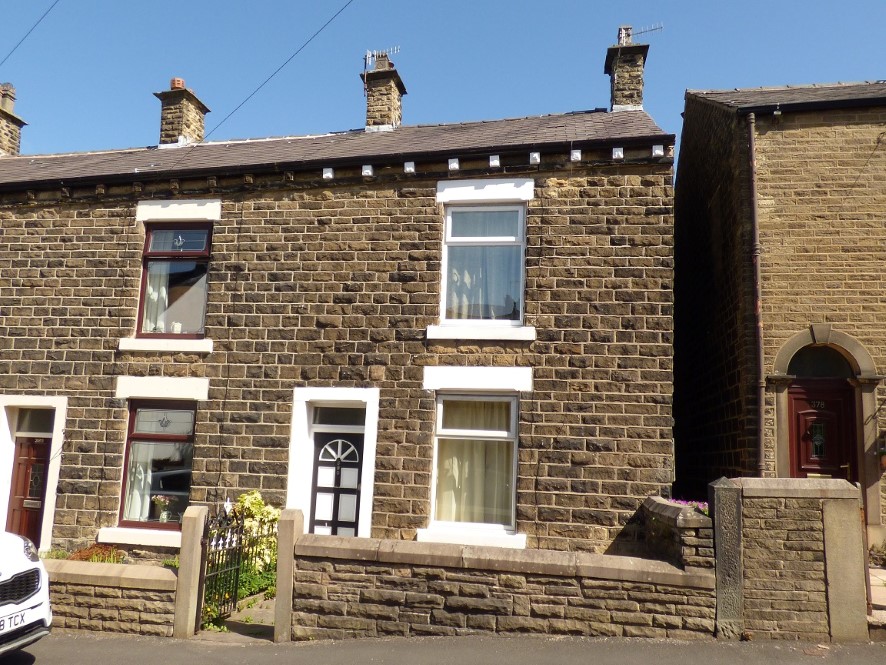 380 Hadfield Road, Hadfield, Glossop, Derbyshire, SK13 1PX