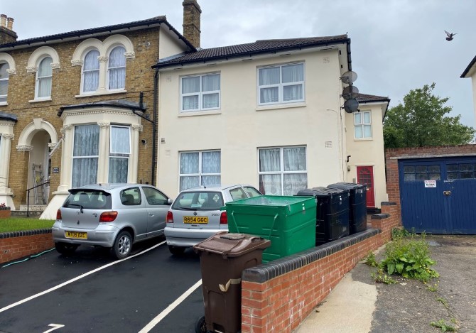 Flat 11, 40 Beulah Road, Thornton Heath, Surrey, CR7 8JE