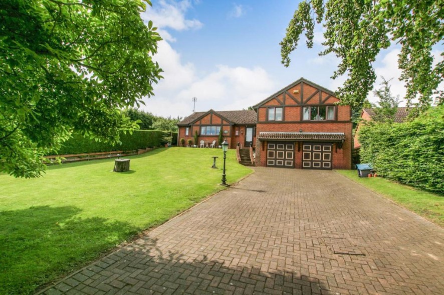 The Beeches, Hazel Court, Dronfield, Derbyshire, S18 1TW