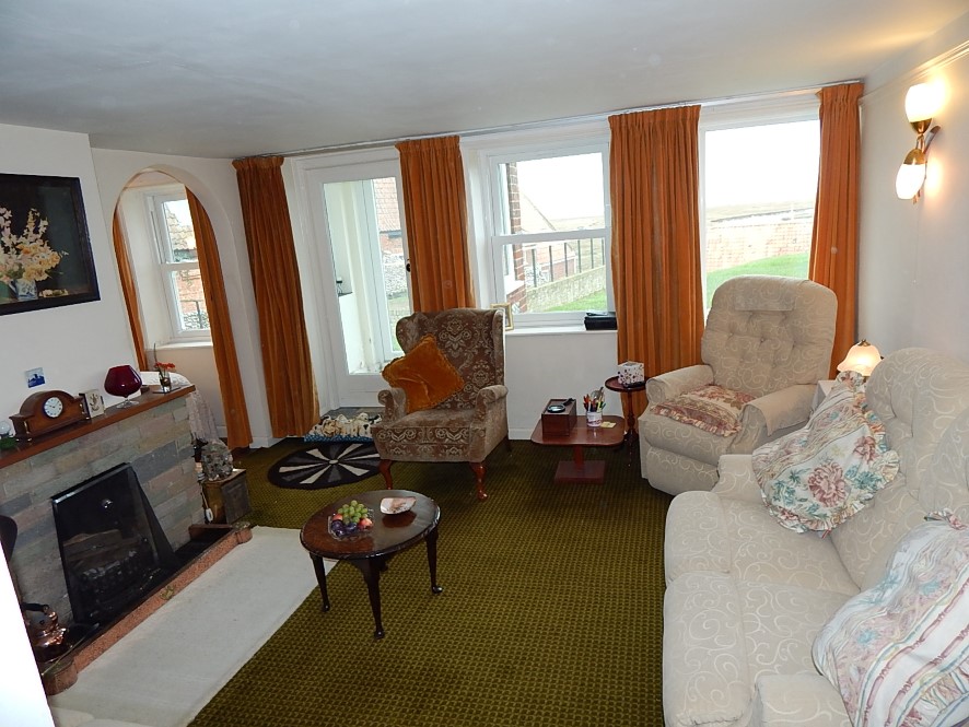 Lounge with fireplace 
