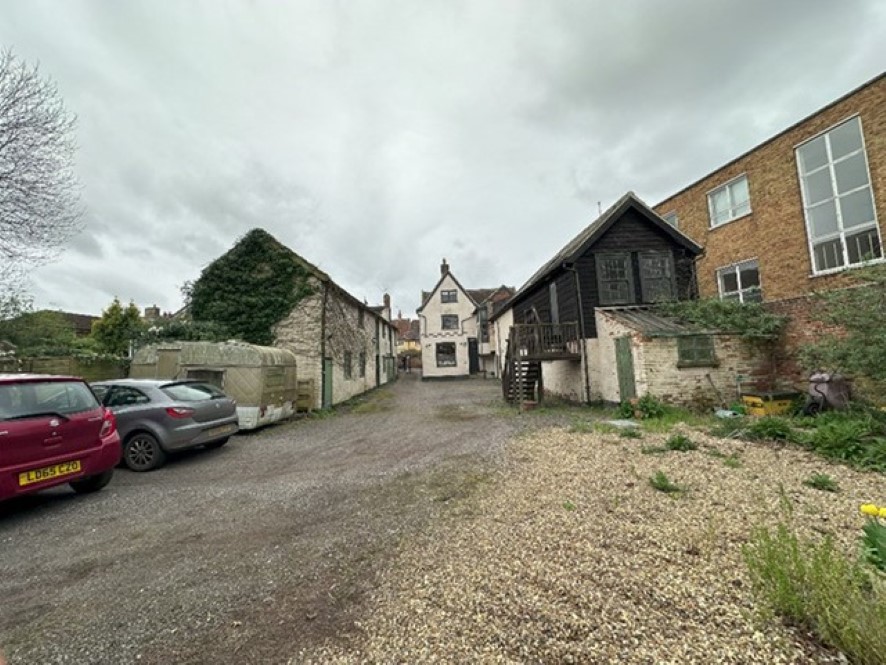 Driveway to Saxmundham Barns