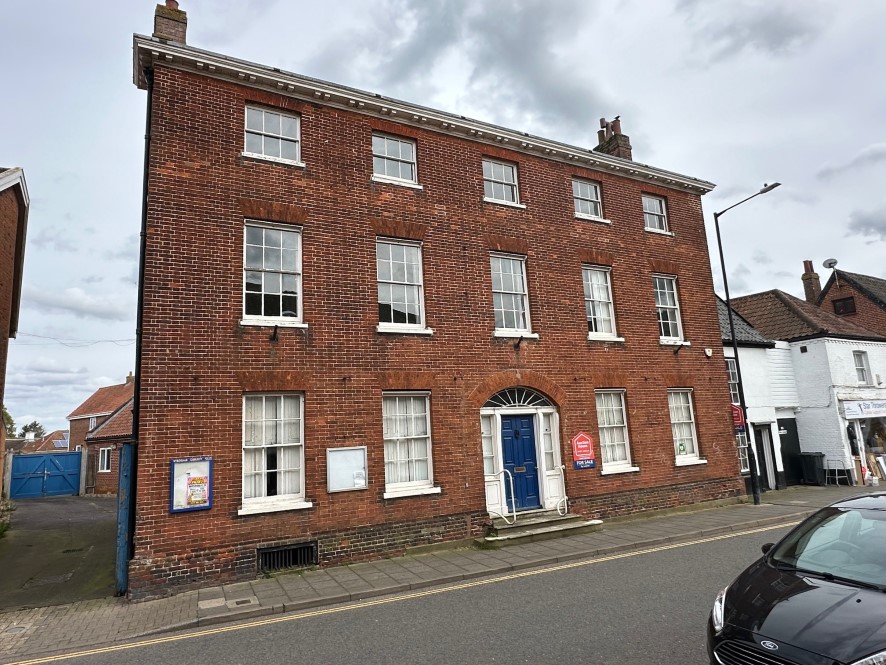 the front entrance to wymondham town hall