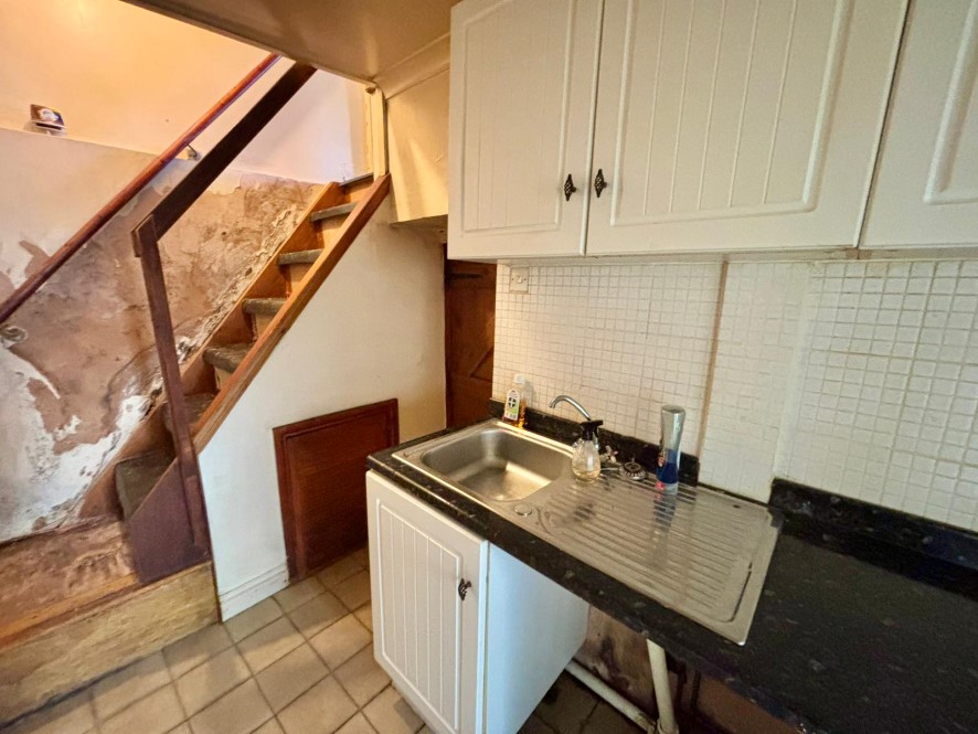 24 Dyffryn Road, Alltwen, Pontardawe, Swansea SA8 3BX