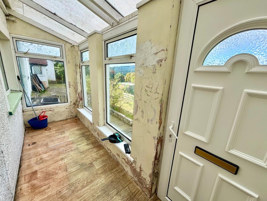 24 Dyffryn Road, Alltwen, Pontardawe, Swansea SA8 3BX