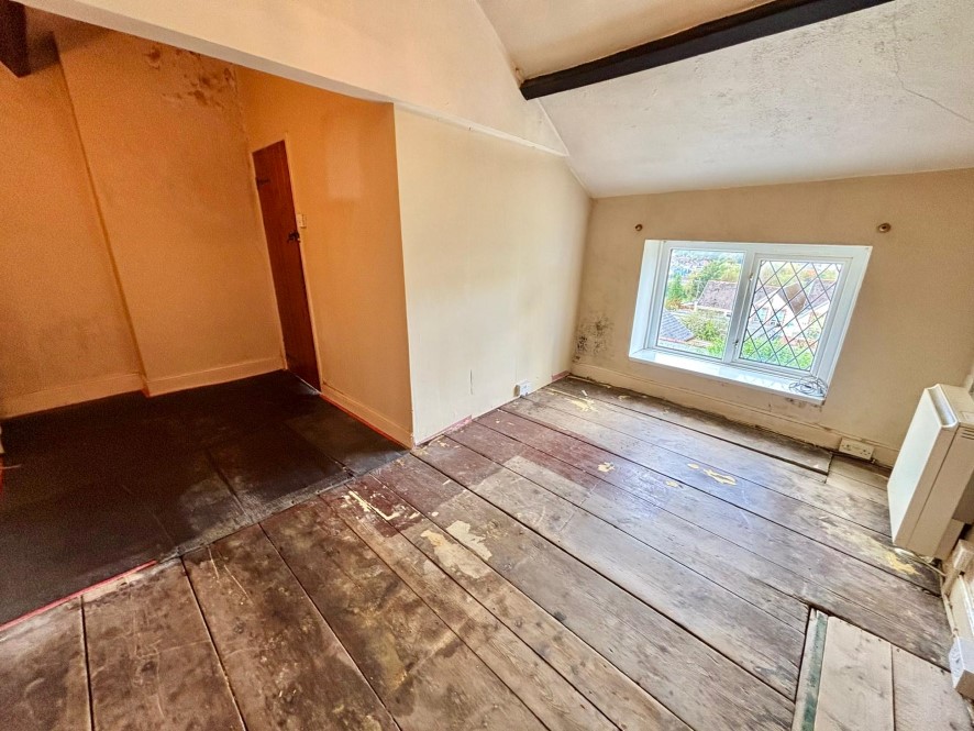 24 Dyffryn Road, Alltwen, Pontardawe, Swansea SA8 3BX