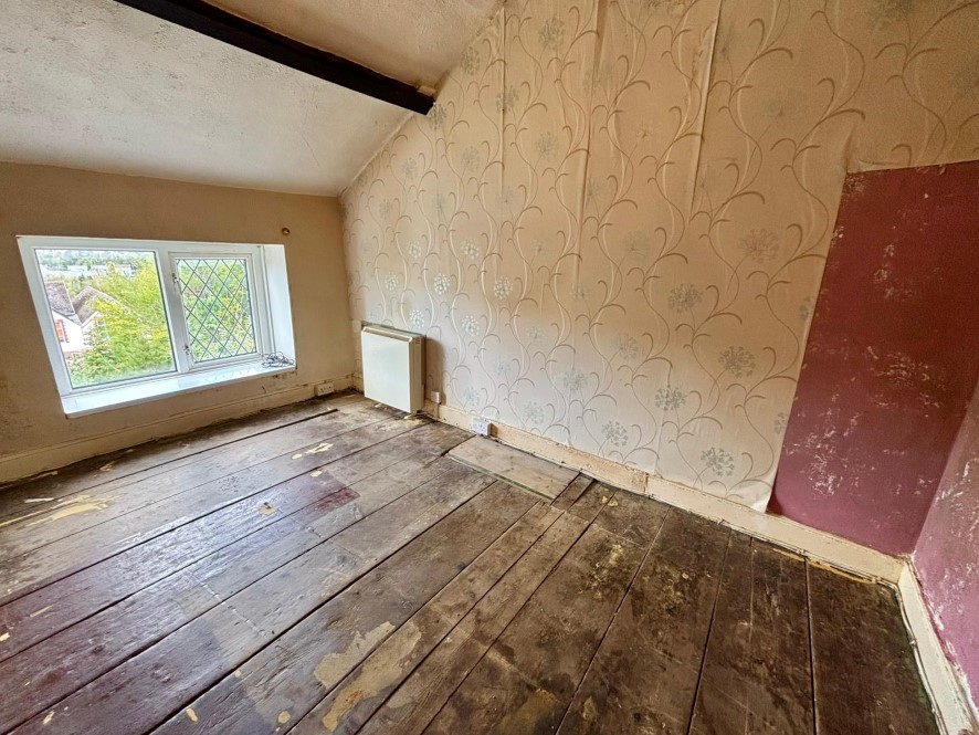 24 Dyffryn Road, Alltwen, Pontardawe, Swansea SA8 3BX