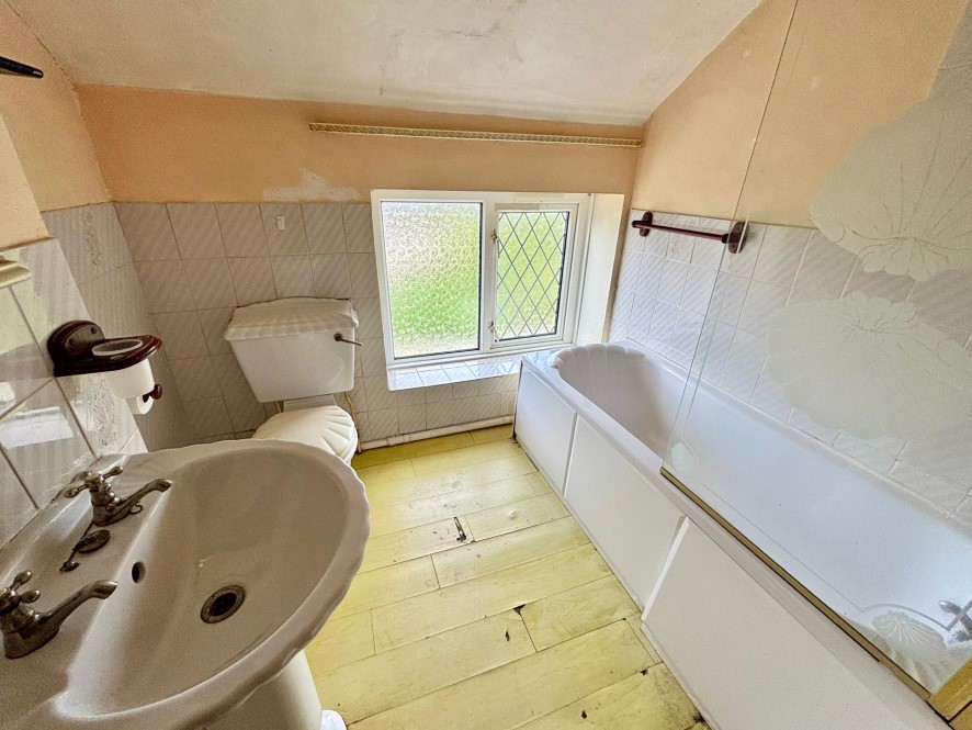 24 Dyffryn Road, Alltwen, Pontardawe, Swansea SA8 3BX