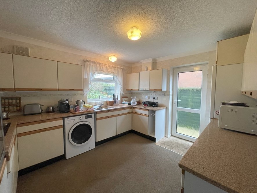 44 Gwyn Crescent, Fakenham, Norfolk NR21 8NE