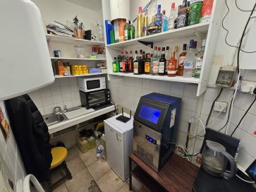 Budds Bar, 6-7 Burns Statue Arcade, Ayr, Ayrshire KA7 1SW