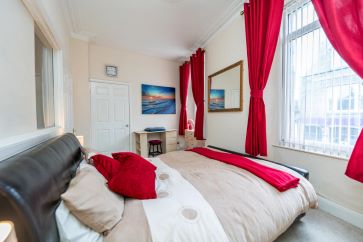 The Royal Hotel, 63 Broad Street, Fraserburgh, Aberdeenshire AB43 9AU