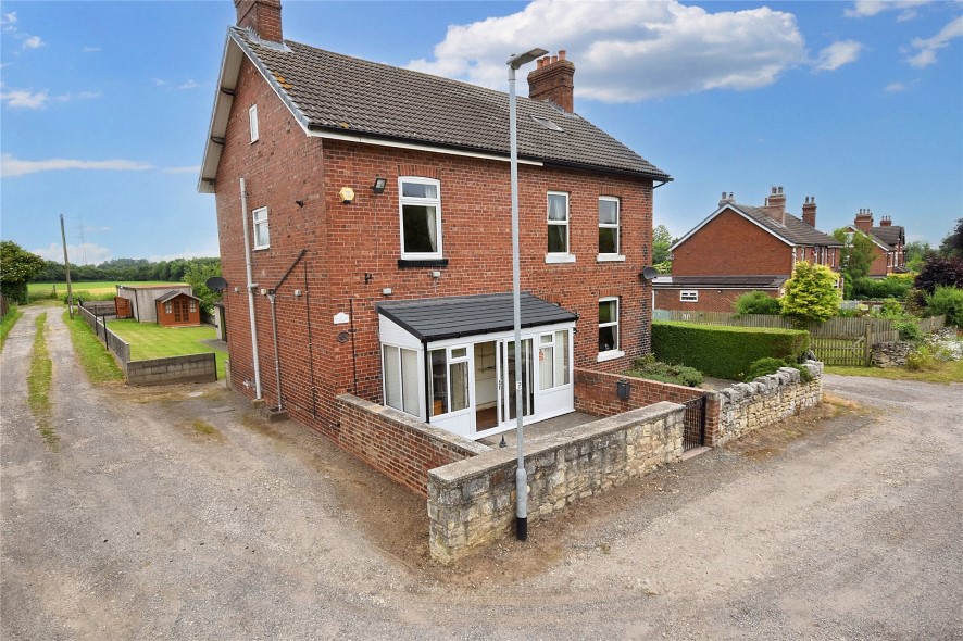 2 Warren Farm Cottages, Micklefield, Leeds, Leeds, West Yorkshire LS25 4BS
