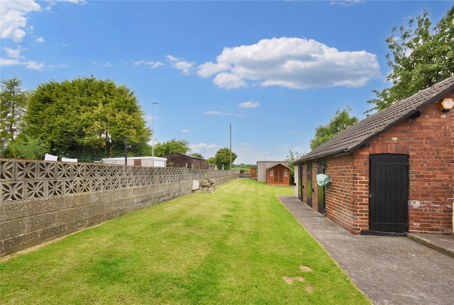 2 Warren Farm Cottages, Micklefield, Leeds, Leeds, West Yorkshire LS25 4BS