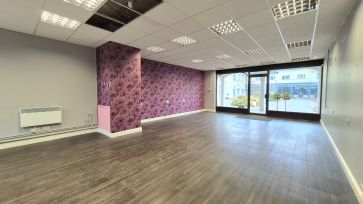 Property for Auction in Bedfordshire and Buckinghamshire - Unit 4 , Watermead Centre, Lakeside, Aylesbury, Buckinghamshire HP19 0FX