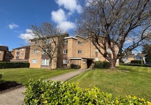 Property for Auction in London - 13 Mallards Court, Hangar Ruding, Watford, Hertfordshire, WD19 5BQ