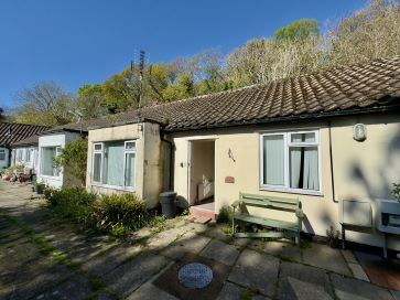 Property for Auction in Wales - 16 Dolphin Court, Rhos on Sea, Colwyn Bay, Conwy LL28 4AW