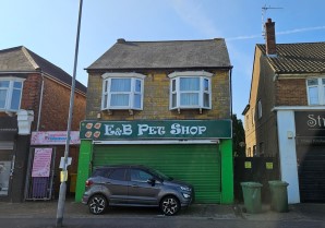 Property for Auction in London - 24 Corringham Road, Stanford-le-Hope, Essex, SS17 0AH