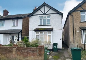 Property for Auction in London - 142A Chesterfield Road, Ashford, Middlesex, TW15 3PD