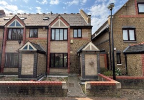 Property for Auction in London - 77 Discovery Walk, Wapping, London, E1W 2JG