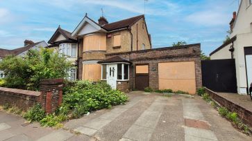 Property for Auction in Bedfordshire and Buckinghamshire - 97 Montrose Avenue, Luton, Bedfordshire LU3 1HP