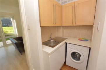 Flat 4 Grove House, 2 Woodland Grove, Leeds , West Yorkshire LS7 4HJ