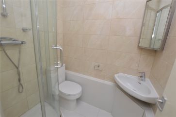 Flat 4 Grove House, 2 Woodland Grove, Leeds , West Yorkshire LS7 4HJ