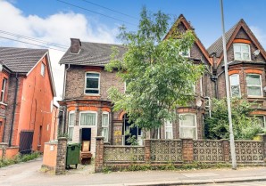 Property for Auction in London - Flat 5, 27 Biscot Road, Luton, Bedfordshire, LU3 1AH