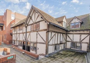 Property for Auction in London - Flat 6 Queen Annes Court, Peascod Street, Windsor, Berkshire, SL4 1DG