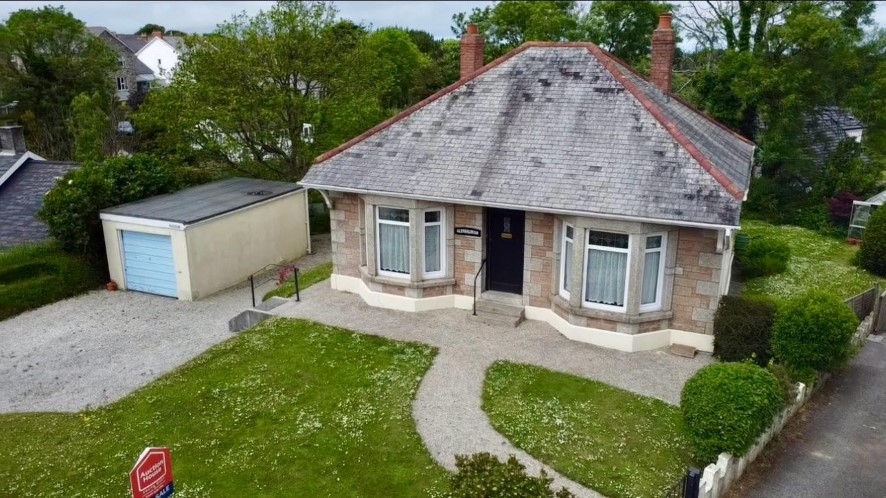 Glendalough, Barncoose Terrace, Illogan Highway, Redruth, Cornwall TR15 3EZ