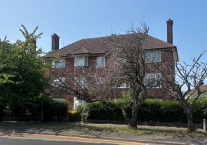 Property for Auction in London - 18 Dunstable Court, Dunstable Road, Luton, Bedfordshire, LU4 8DB