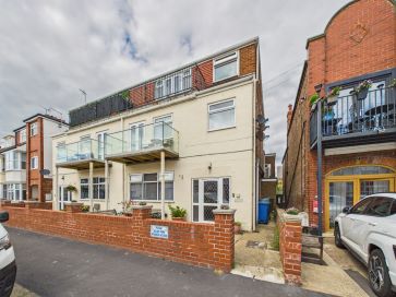 Property for Auction in Hull & East Yorkshire - Flat 7 Marine Court, Summerfield Road, Bridlington, Bridlington YO15 3LF