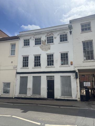 Property for Auction in South West - 9 London Road, Newbury, Devon RG14 1JL