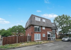 Property for Auction in London - 11 Anvil Court, Blacksmith Row, Slough, Berkshire, SL3 8LB