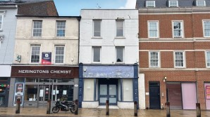 Property for Auction in London - 9 High Street South, Dunstable, Bedfordshire, LU6 3RZ
