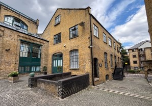 Property for Auction in London - Flat 1A Riverway House, 260 Westferry Road, Isle of Dogs, London, E14 3AG