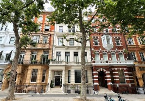 Property for Auction in London - Flat 4, 193 Queen's Gate, South Kensington, London, SW7 5EU