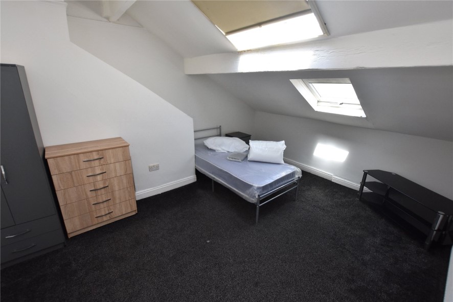 17/17a Cross Road, Bradford, West Yorkshire BD8 8QN