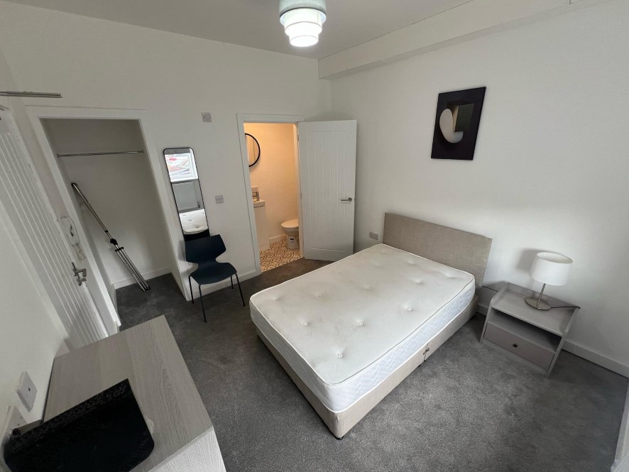 36 Huxley Street, Oldham, OL4 5JX