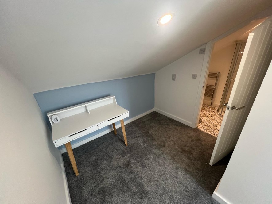 36 Huxley Street, Oldham, OL4 5JX