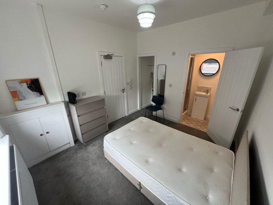 36 Huxley Street, Oldham, OL4 5JX