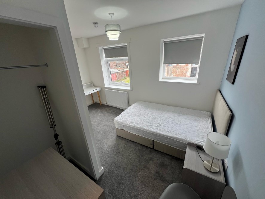 36 Huxley Street, Oldham, OL4 5JX
