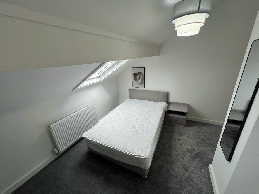 36 Huxley Street, Oldham, OL4 5JX
