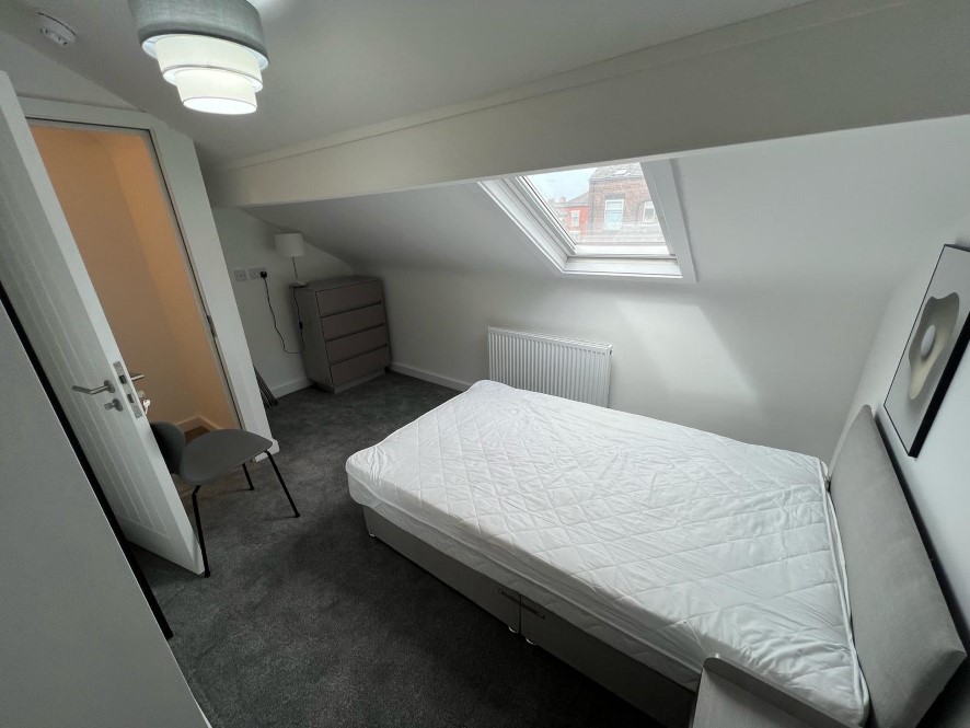 36 Huxley Street, Oldham, OL4 5JX