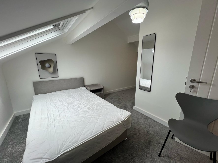 36 Huxley Street, Oldham, OL4 5JX