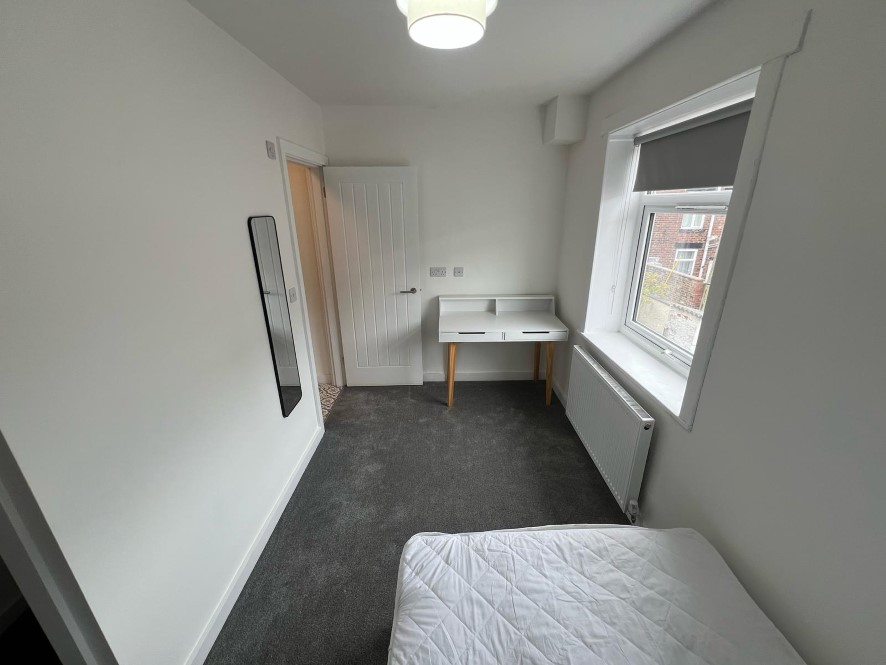 36 Huxley Street, Oldham, OL4 5JX