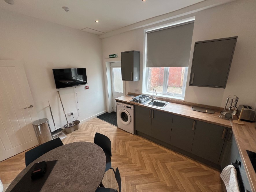 36 Huxley Street, Oldham, OL4 5JX