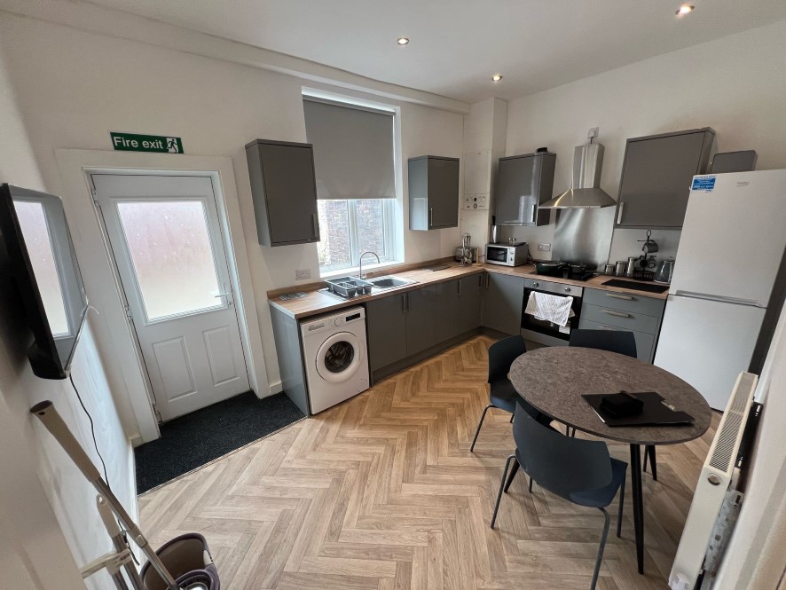 36 Huxley Street, Oldham, OL4 5JX