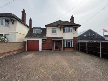 Property for Auction in East Anglia - Fawlty Towers, 7 Friarscroft Lane, Wymondham, Norfolk NR18 0AT