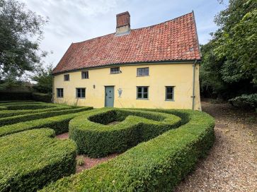 Property for Auction in East Anglia - 3 Crown Street, Banham, Norwich, Norfolk NR16 2EZ